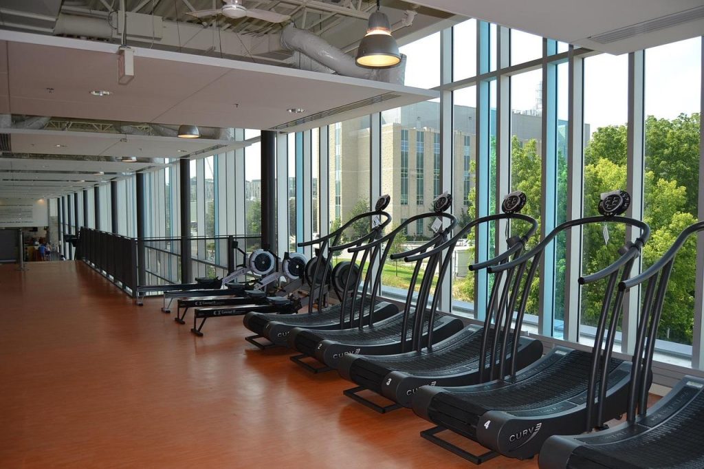 Vochtbeheersing in sportfaciliteiten: sporters trainen in gezonde omgeving met optimale luchtvochtigheid